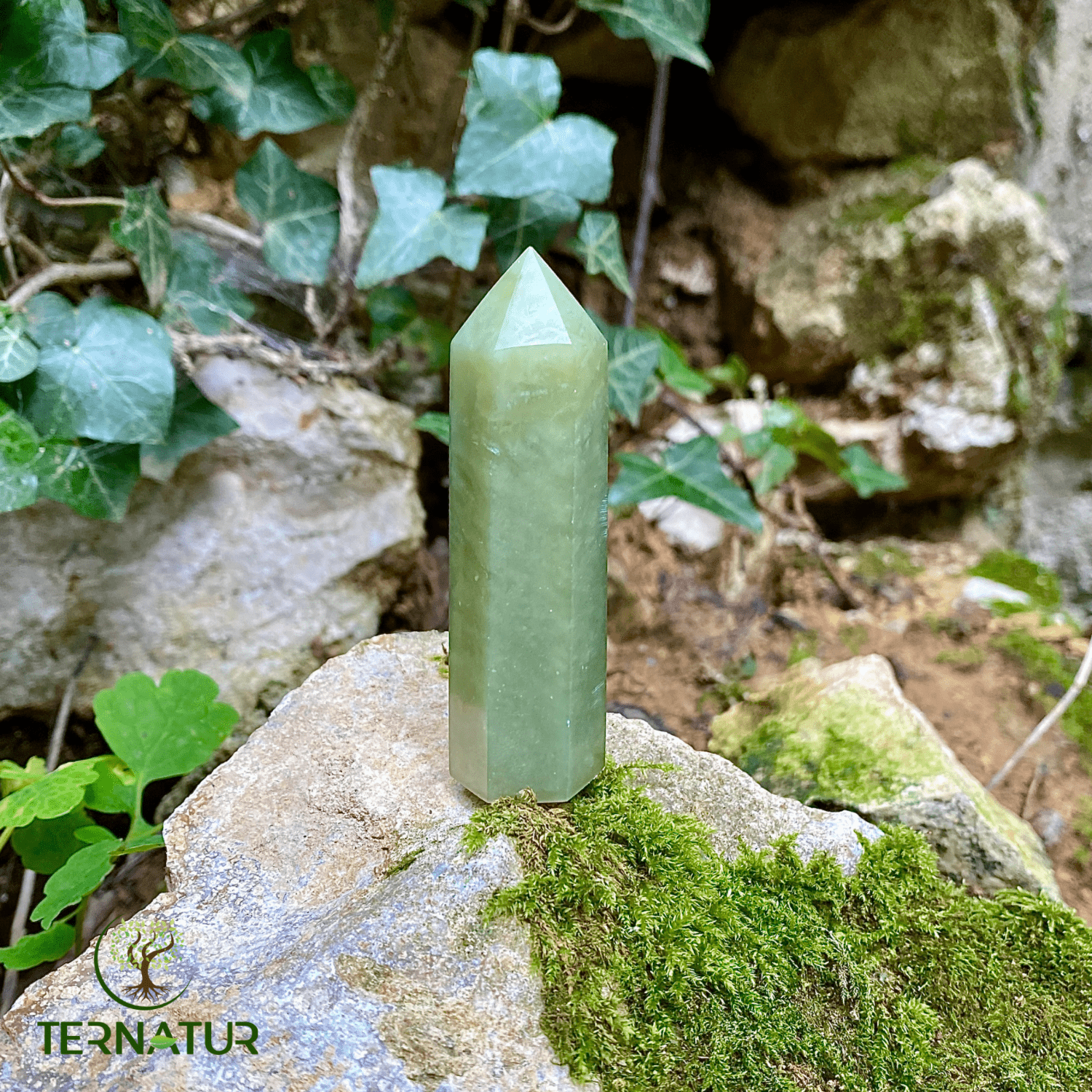 Pointe jade vert - lithothérapie - cristaux - pierres