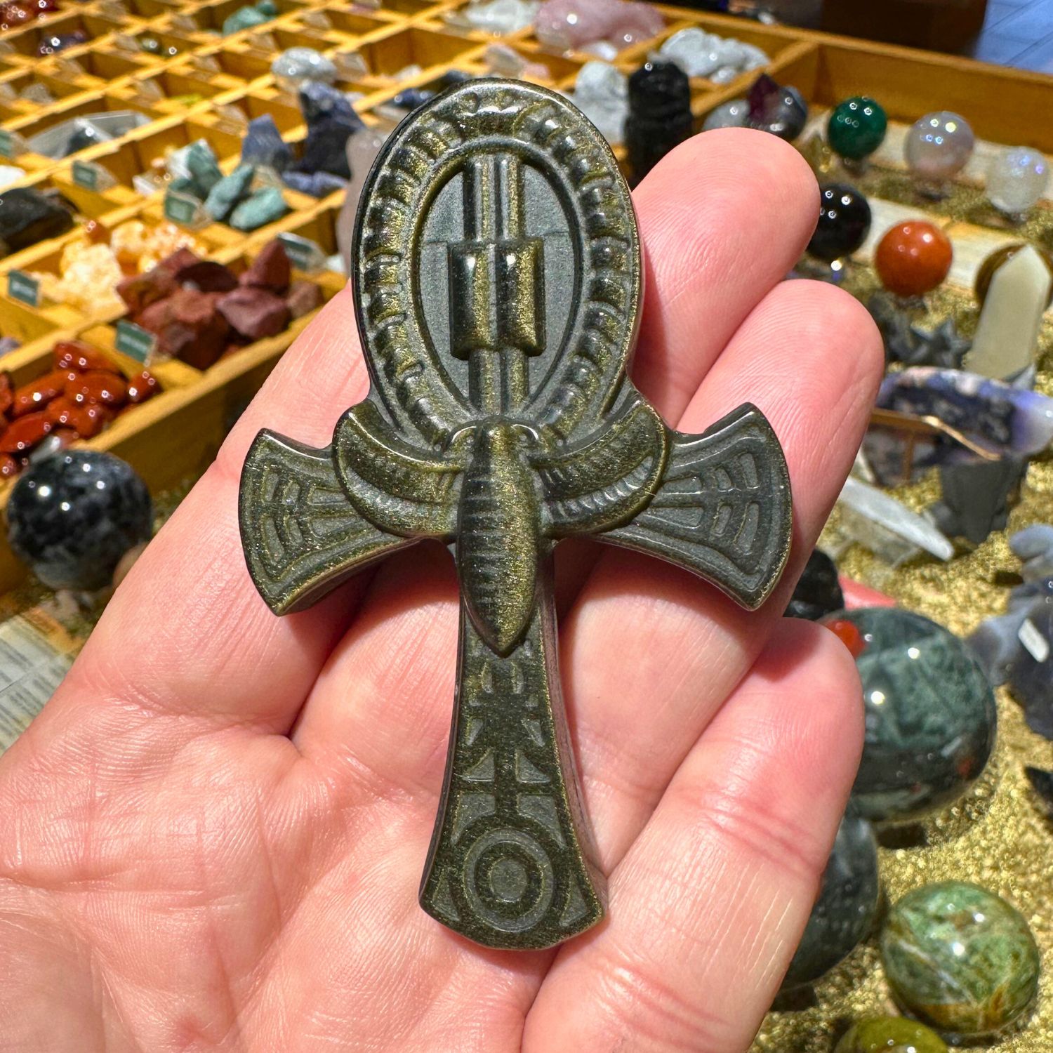 croix-ankh-obsidienne-doree