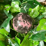 sphere-boule-rhodonite-lithotherapie-ternatur