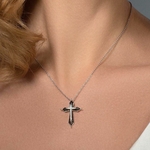 spinelle-noire-croix
