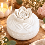 Écrin lotus blanc dans une ambiance zen