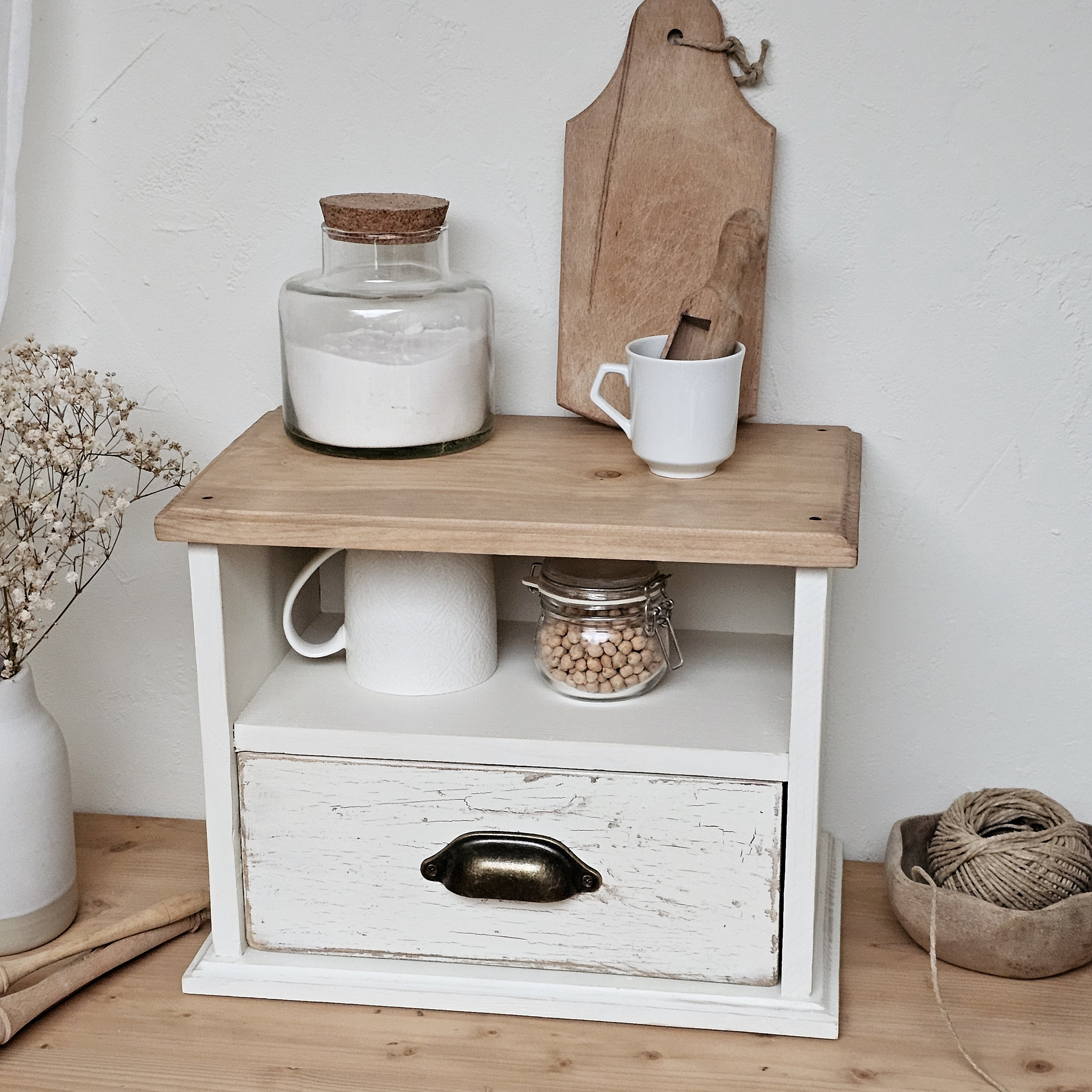 20241222_161948ancien petit meuble de cuisine  en bois blanc patiné et  bois brut brocante ancien meuble maison de campagne  decoration ameublement