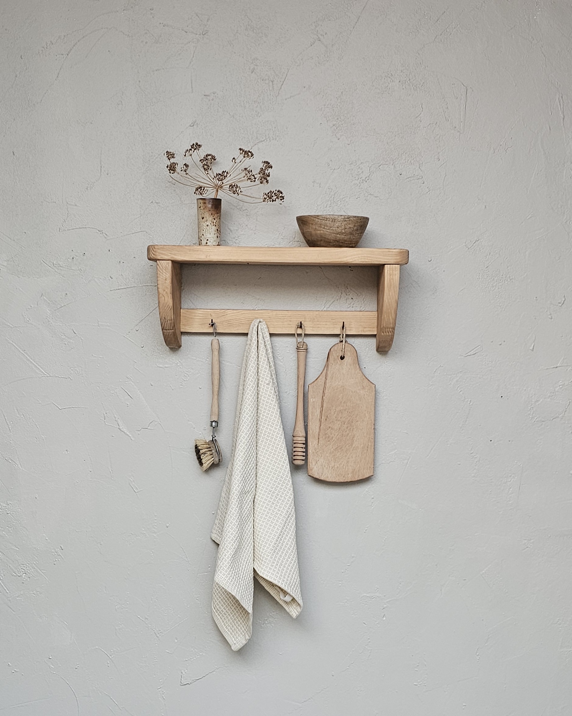 20250209_152606etagere en bois brut equerre arrondie noyer