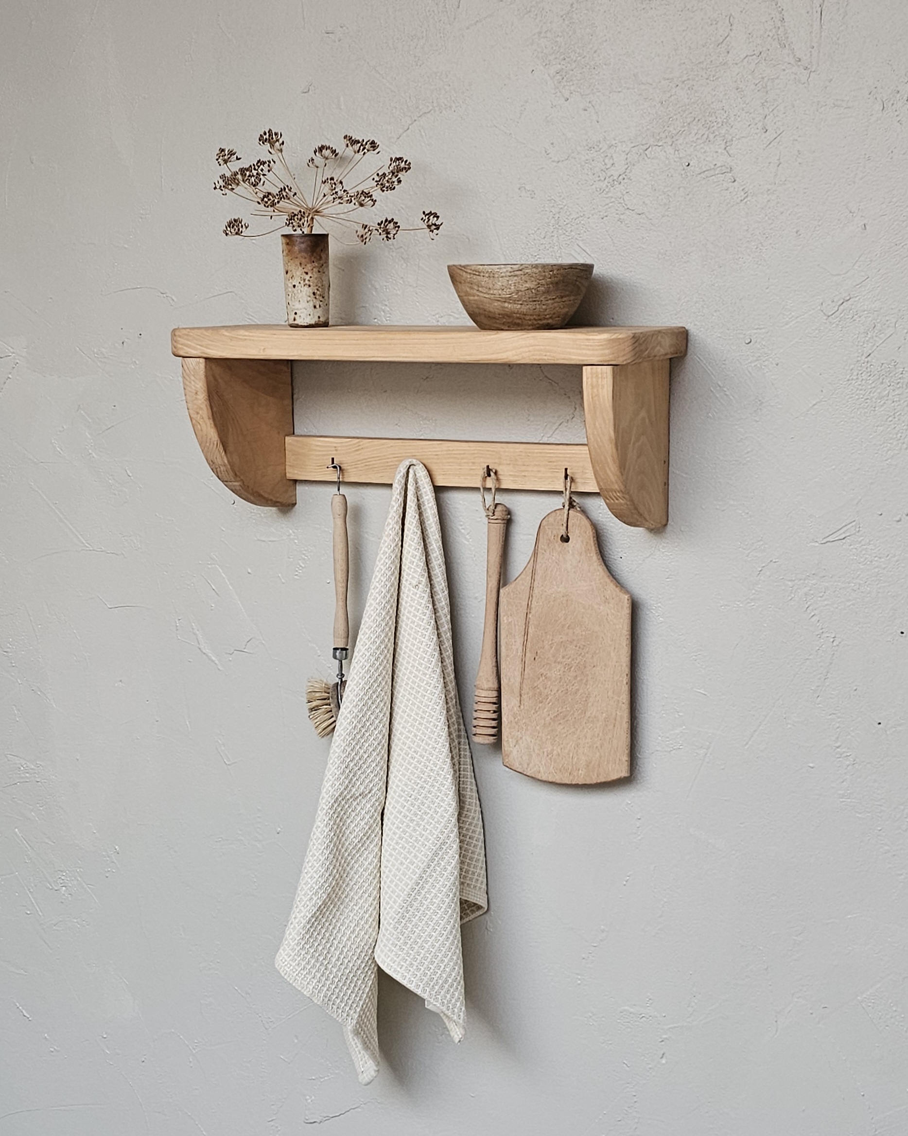 20250209_152641etagere en bois brut equerre arrondie noyer