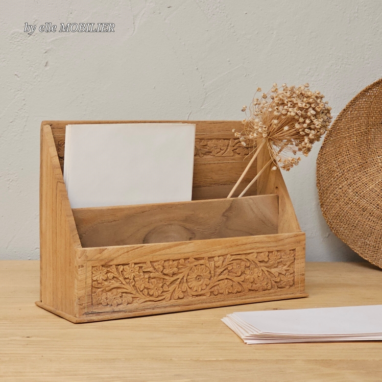 20250407_163949Porte-courrier en bois sculpté à poser – Motif floral