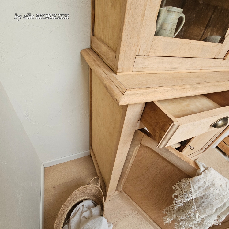 20250424_095320vaisselier-ancien-bois-brut-hetre-vitrine-by-elle-mobilier