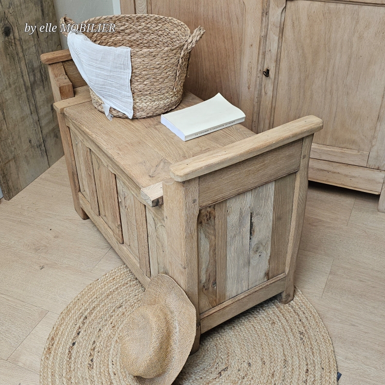 20250425_114929coffre ancien, coffre bois brut, meuble de rangement, banc coffre, chêne massif, meuble rustique, meuble campagne, coffre d’entrée, bois clair
