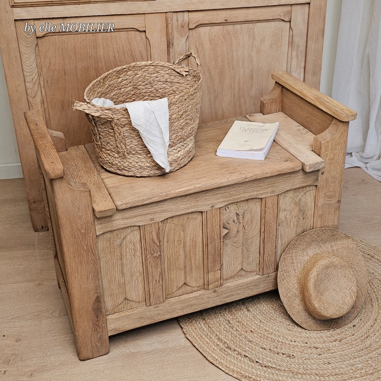 20250425_114221coffre ancien, coffre bois brut, meuble de rangement, banc coffre, chêne massif, meuble rustique, meuble campagne, coffre d’entrée, bois clair
