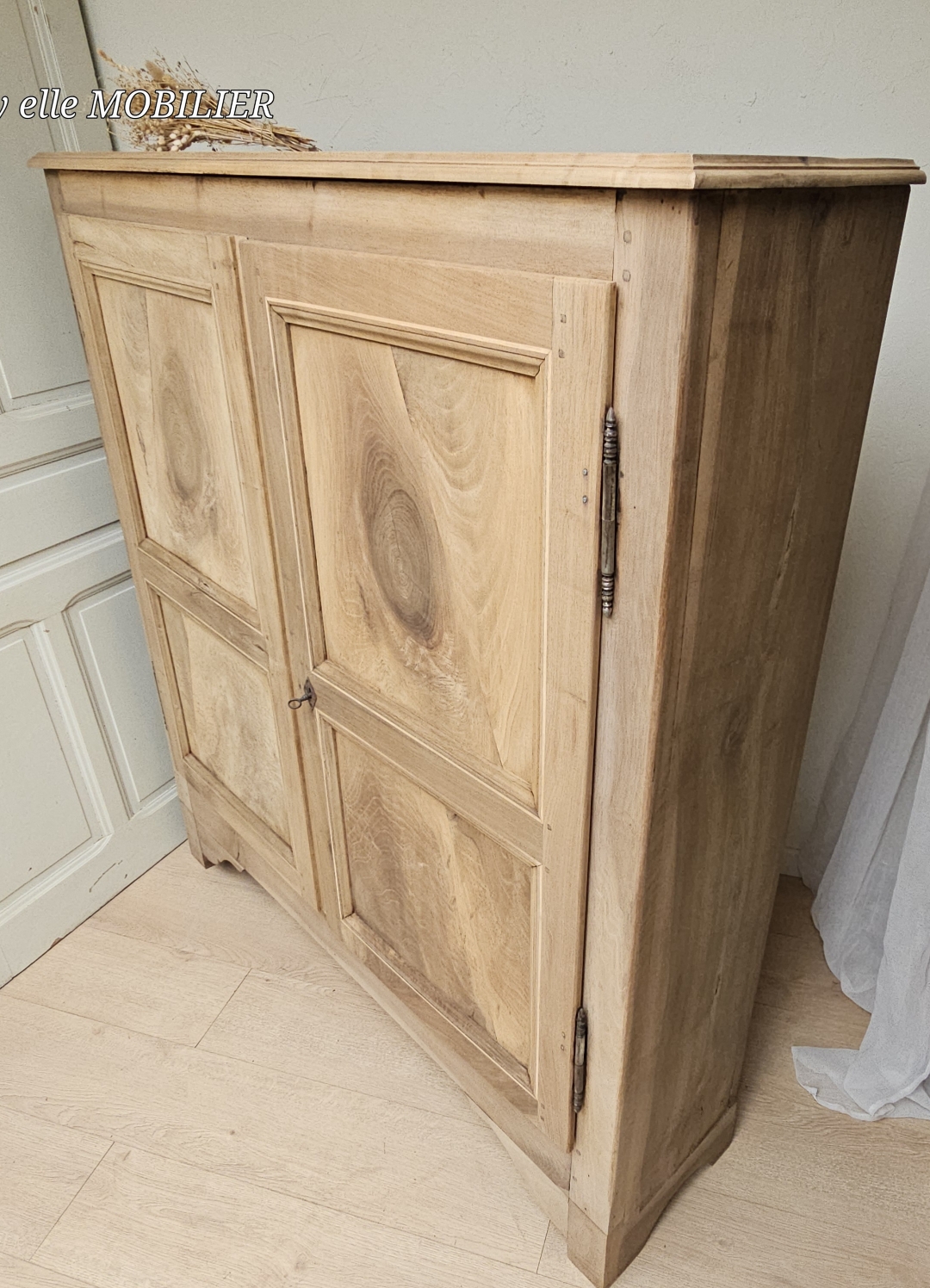 20250522_113413ancien garde -manger ancien en bois brut orme 2 portes 4 etageres