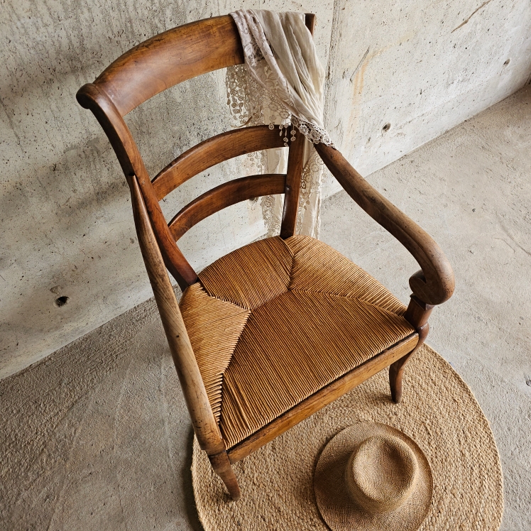 20250605_123325ancien fauteuil en bois vintage et paille
