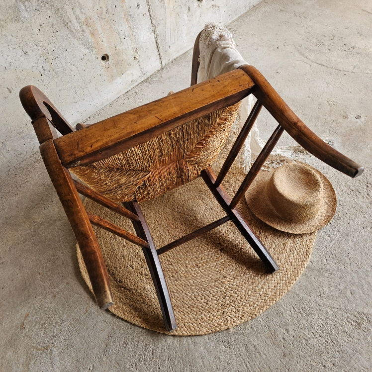20250605_123419ancien fauteuil en bois vintage et paille