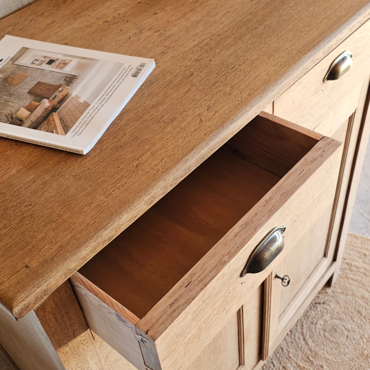 ancien buffet 2 porte en chêne -clair20250701_173557