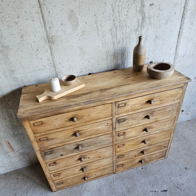 ancien meuble de metier - meuble datelier avec 12 tiroirs et portes étiquettes vintage20250705_075706