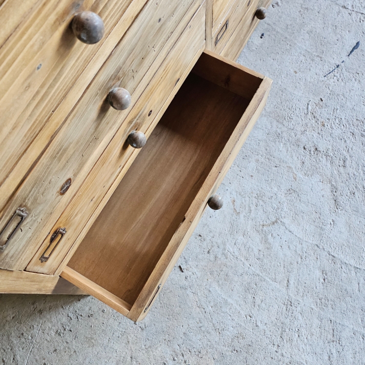 ancien meuble de metier - meuble datelier avec 12 tiroirs et portes étiquettes vintage20250705_075925