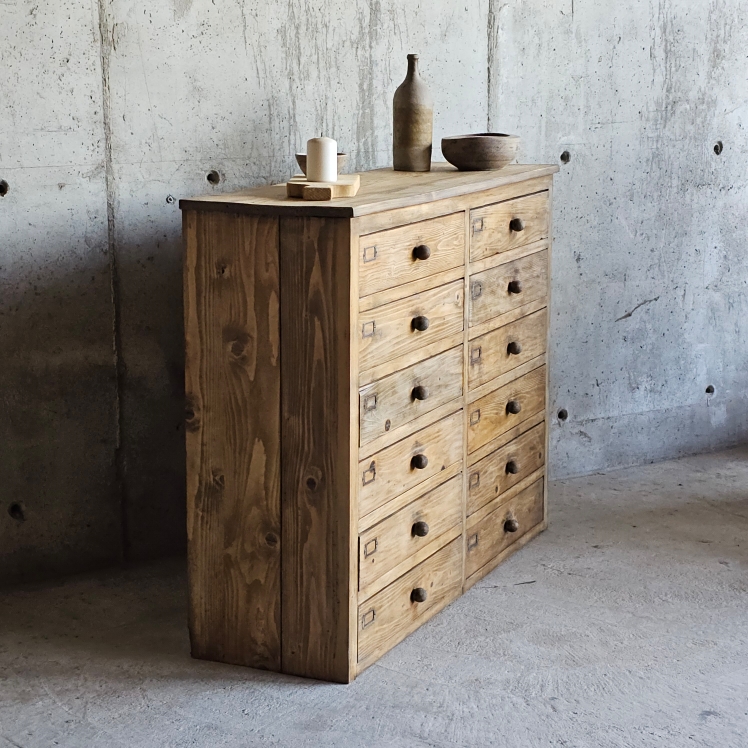 ancien meuble de metier - meuble datelier avec 12 tiroirs et portes étiquettes vintage20250705_083732
