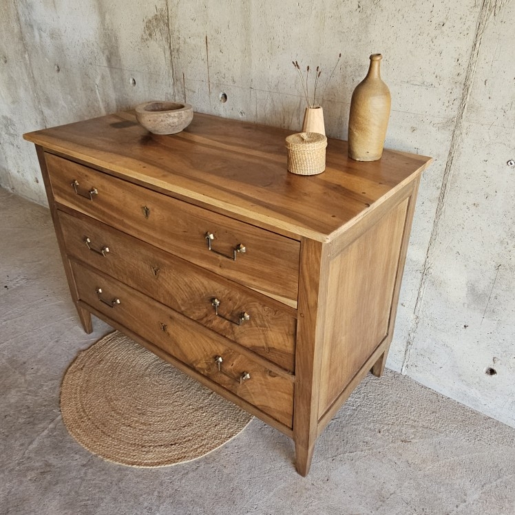 20250729_125118ancienne commode style louis xv en noyer massif 3 tiroirs
