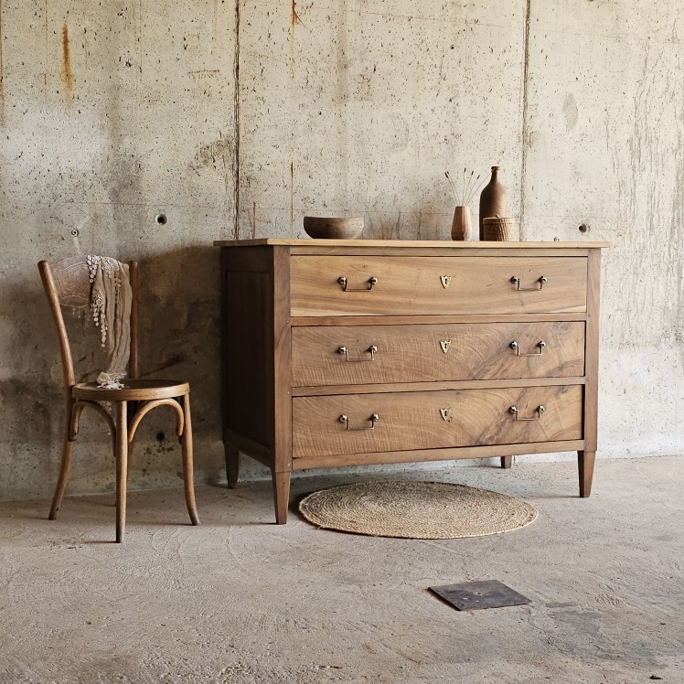 20250729_130401ancienne commode style louis xv en noyer massif 3 tiroirs