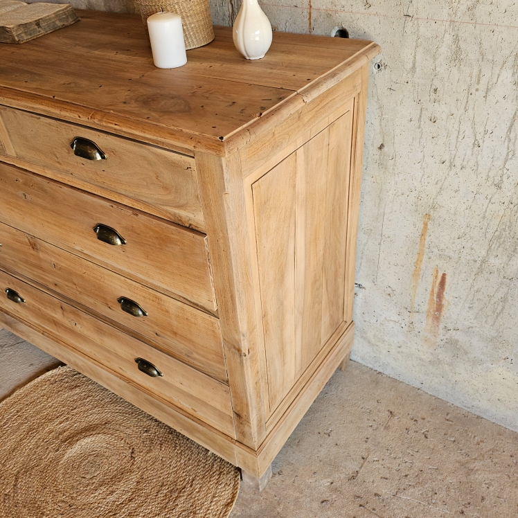 20250803_170050Commode ancienne en bois massif, entièrement restaurée, finition brute mate, 5 tiroirs spacieux dont un grand tiroir