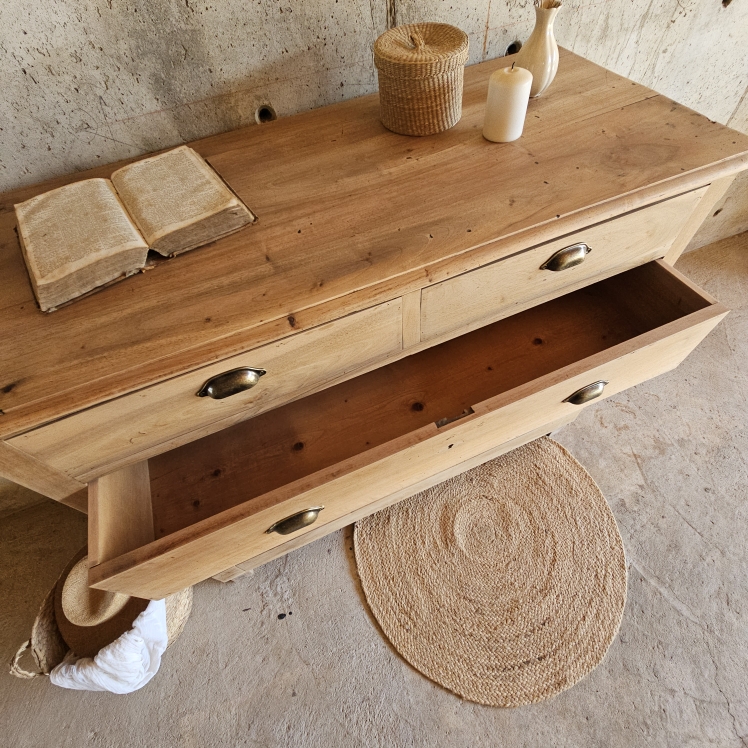 20250803_170322Commode ancienne en bois massif, entièrement restaurée, finition brute mate, 5 tiroirs spacieux dont un grand tiroir