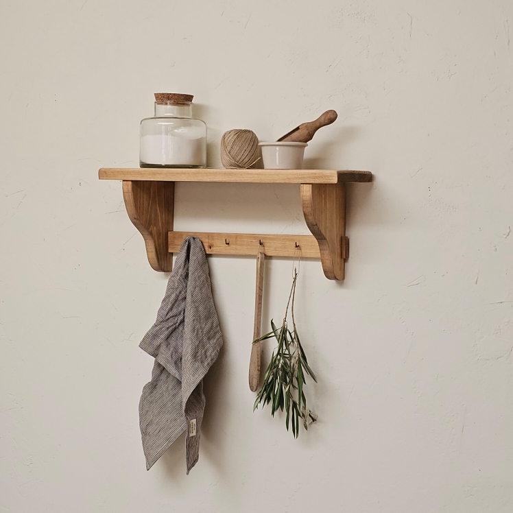 20250829_135422ancienne etagere en bois avec crochets