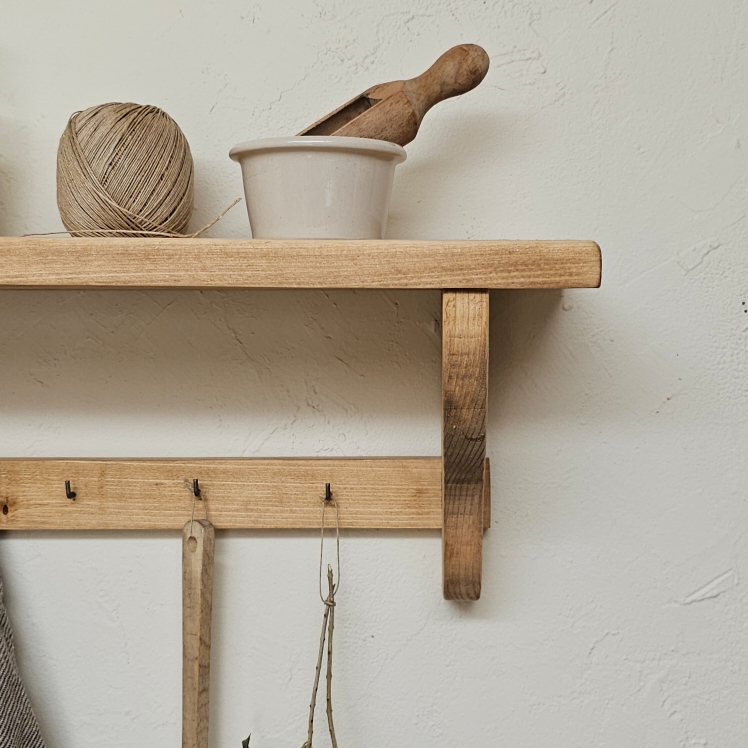 20250829_135446ancienne etagere en bois avec crochets
