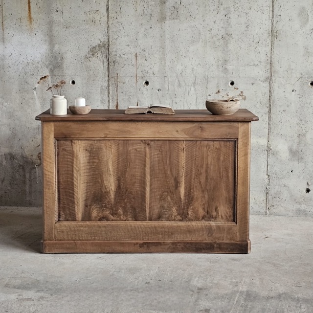 20250904_161258ancien meuble de metier bois noyer massif matelier ilot  Moyenne