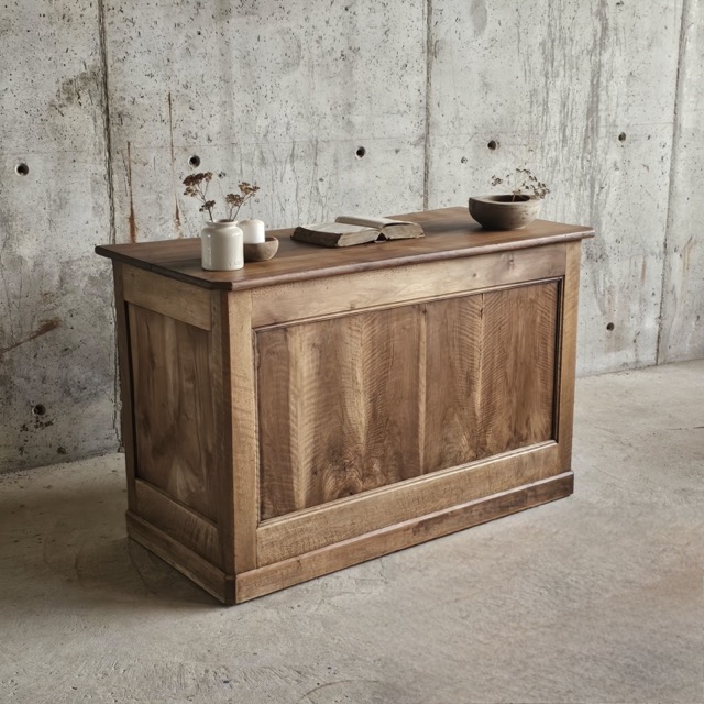 20250904_161221ancien meuble de metier bois noyer massif matelier ilot  Moyenne