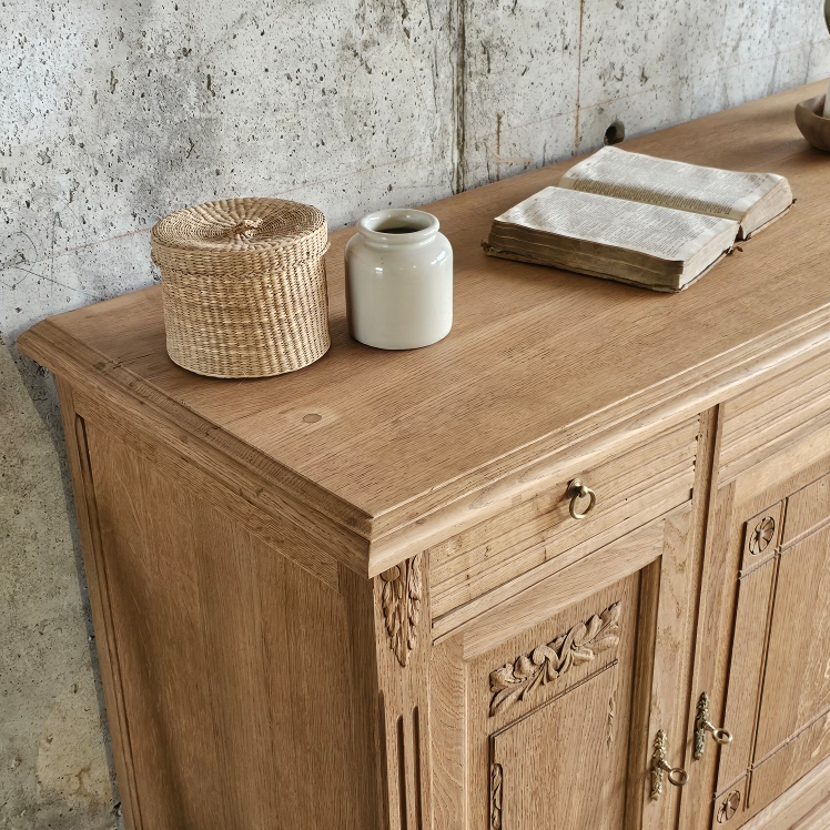 20250911_084316Buffet Art Déco en chêne massif – années 1930