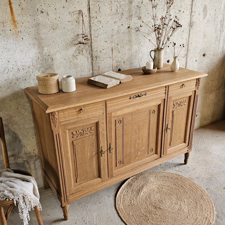 20250911_084414Buffet Art Déco en chêne massif – années 1930