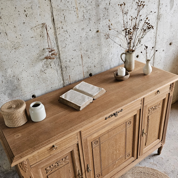 20250911_084645Buffet Art Déco en chêne massif – années 1930