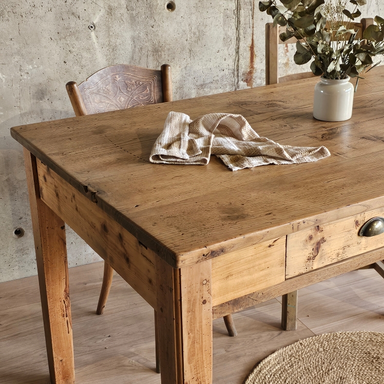 20250923_161838ancienne table basse en bois avec 2 tiroir et poignée coquille
