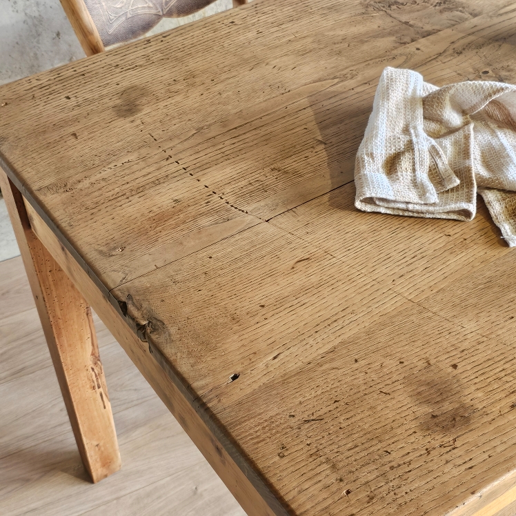 20250923_161857ancienne table basse en bois avec 2 tiroir et poignée coquille
