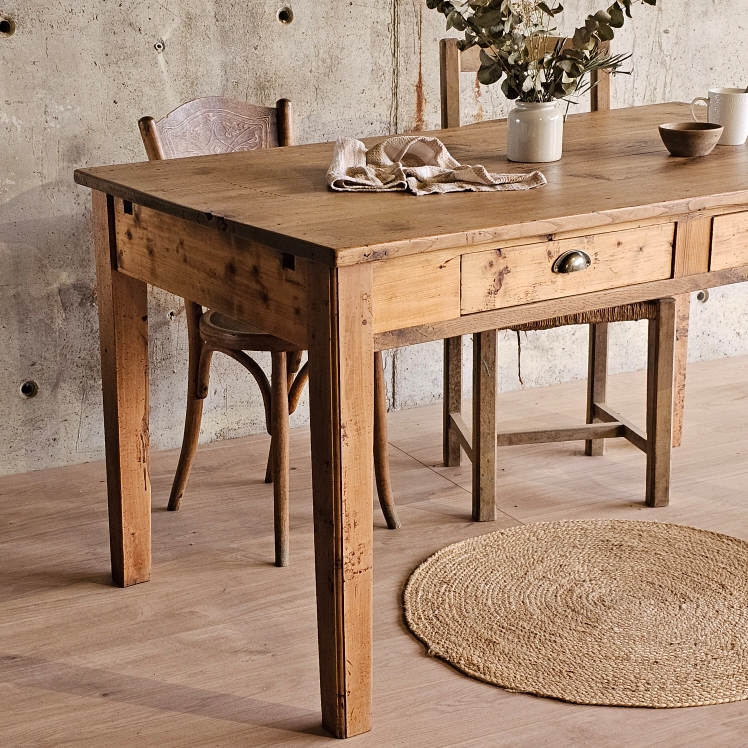 20250923_162320ancienne table basse en bois avec 2 tiroir et poignée coquille