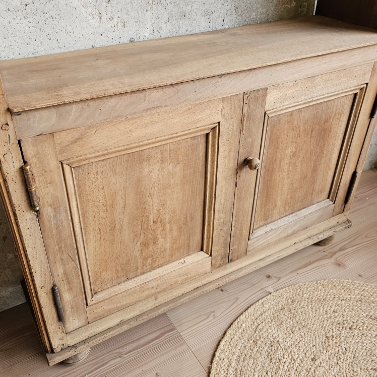 Buffet-bibliothèque ancien en bois brut – chêne &amp; noyer – maison de famille20251025_140659