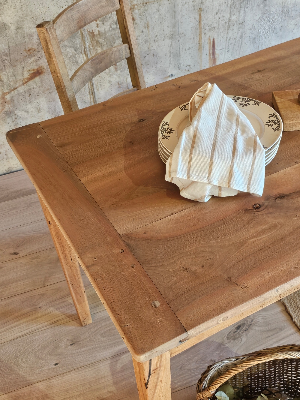 ancienne table de ferme en bois massif-noyer-chêne -vintage 20251103_160125