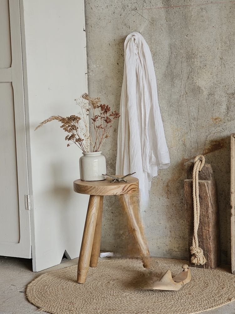 ancien tabouret vintage tripode 20251110_122052