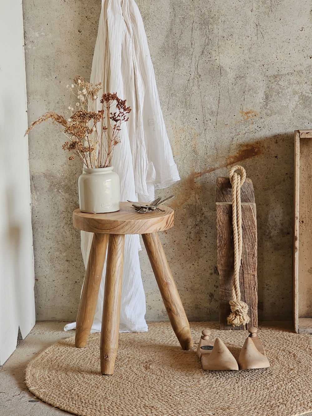 ancien tabouret vintage tripode 20251110_122004
