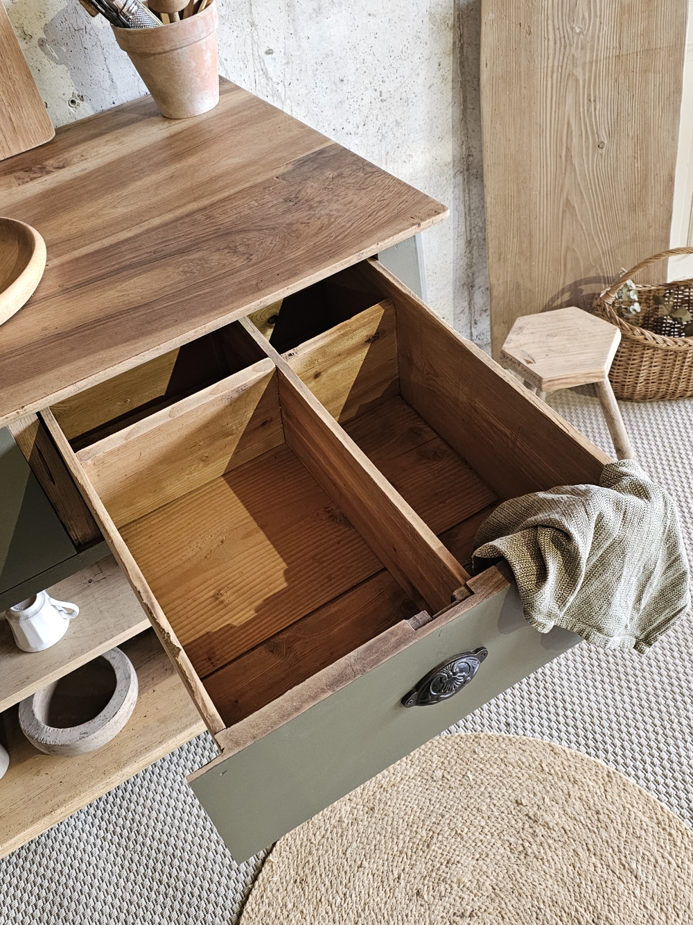Meuble îlot de cuisine ancien en noyer massif – 2 tiroirs &amp; étagères20251118_113201