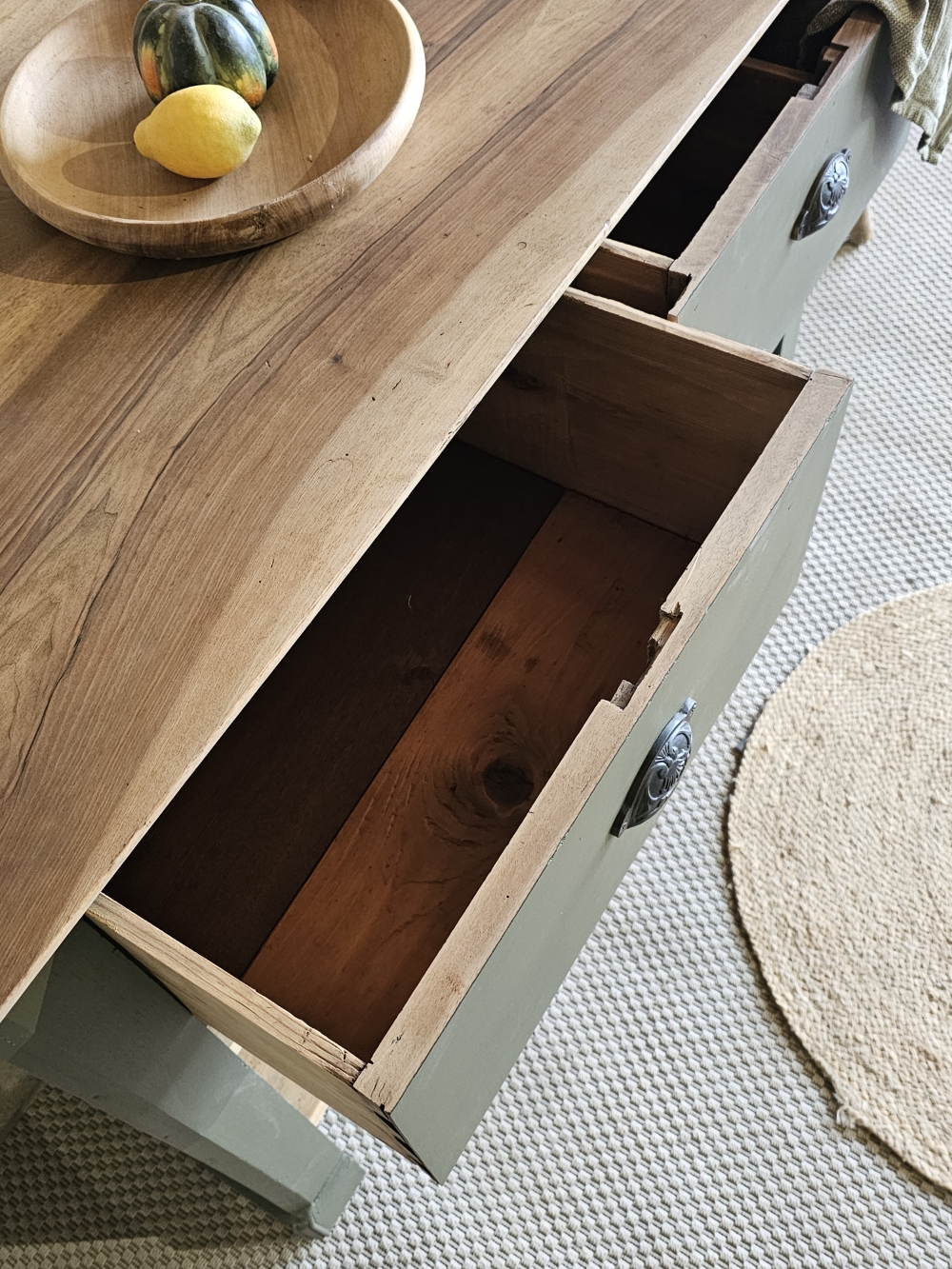 Meuble îlot de cuisine ancien en noyer massif – 2 tiroirs &amp; étagères20251118_113220