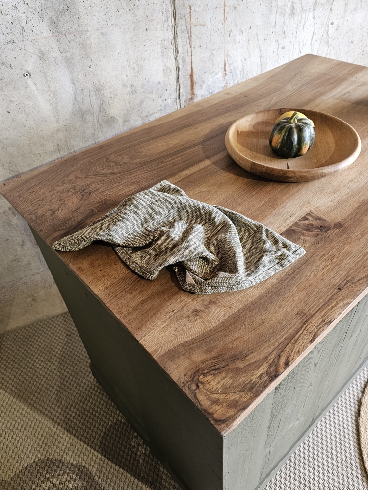 Meuble îlot de cuisine ancien en noyer massif – 2 tiroirs &amp; étagères20251118_113744