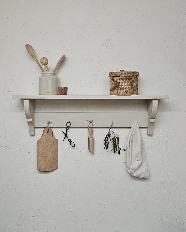 Etagère murale de cuisine en bois couleur lin - 5 crochets 20251126_140636