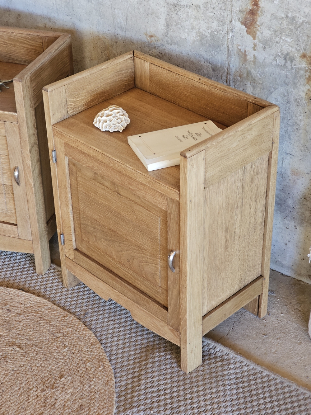 Duo de petits meubles anciens type chevets en bois massif20251213_142809