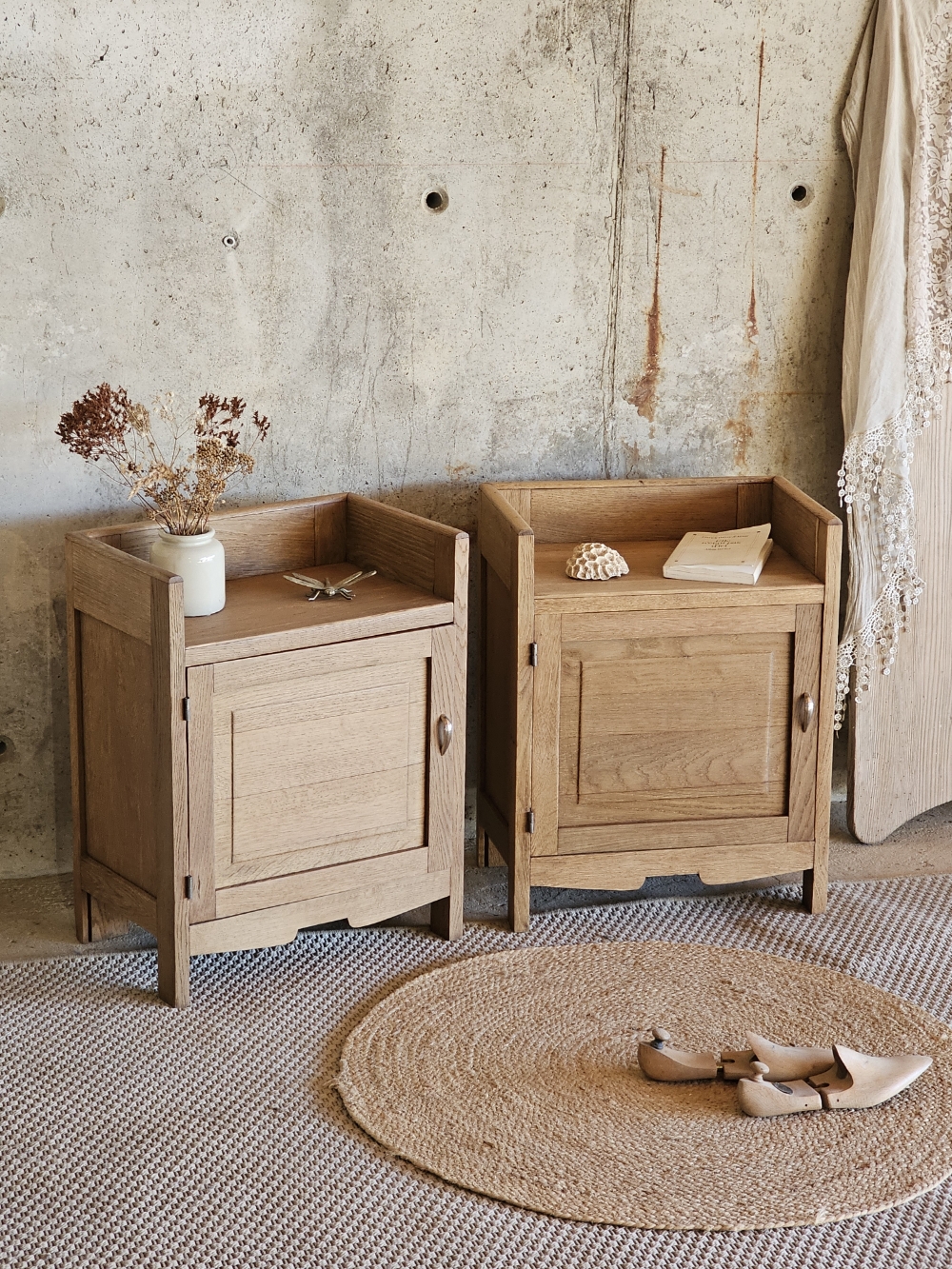 Duo de petits meubles anciens type chevets en bois massif20251213_142600
