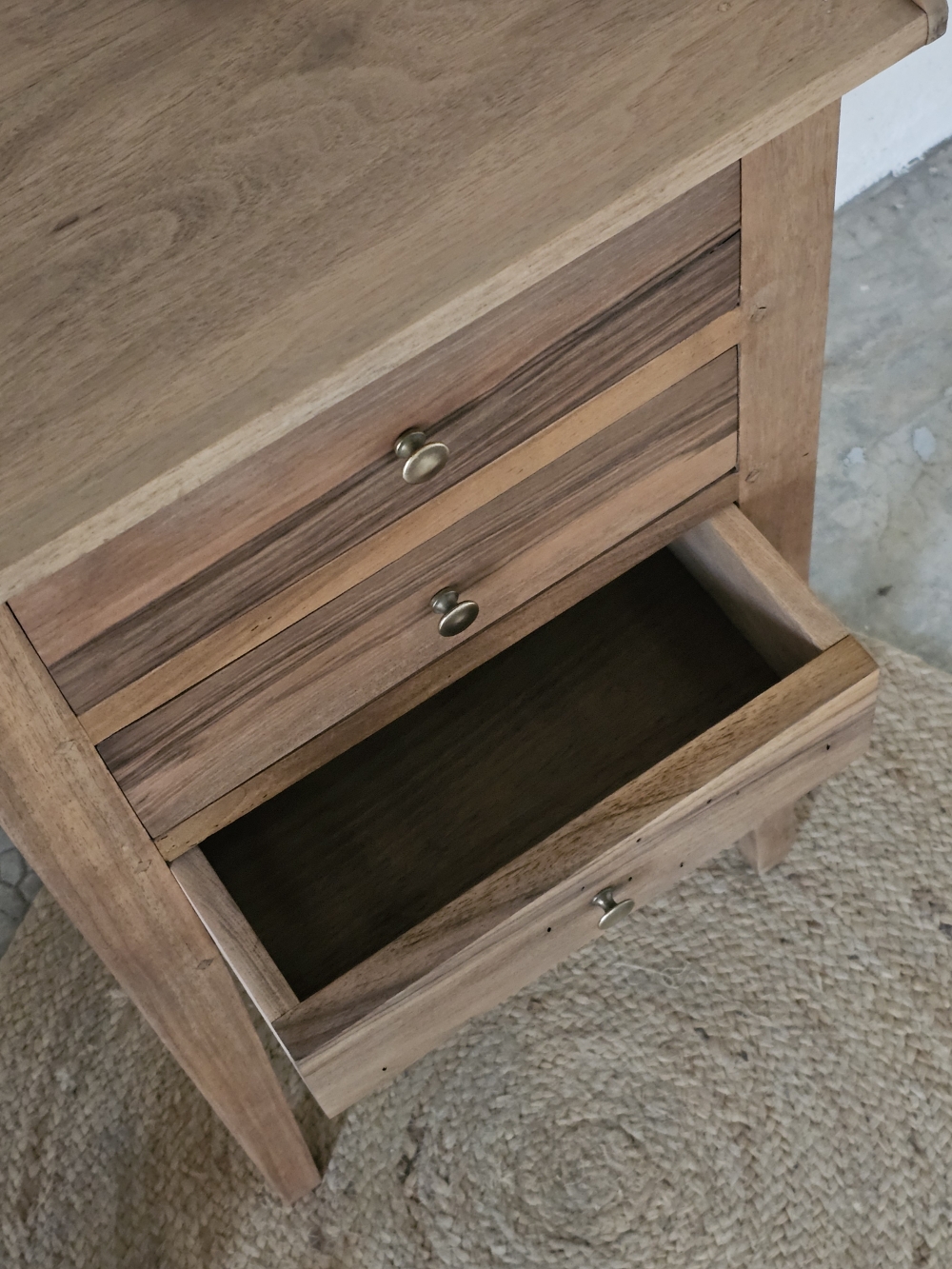 Meuble dappoint en bois massif 3 tiroirs20260109_151718