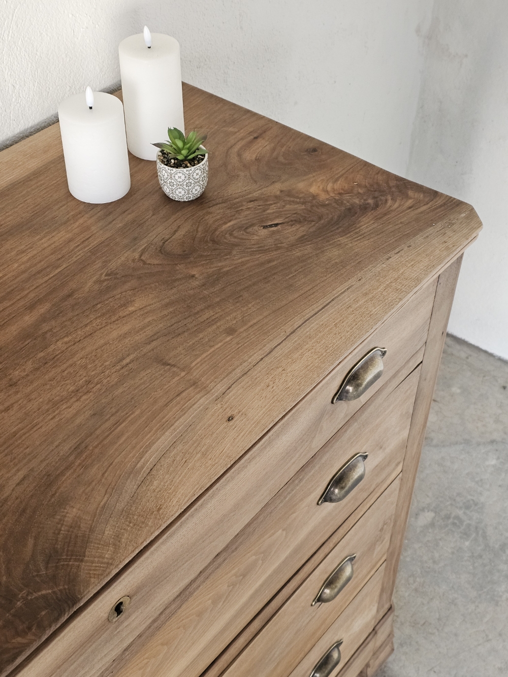 Commode ancienne en bois massif orme (1)20260114_131821