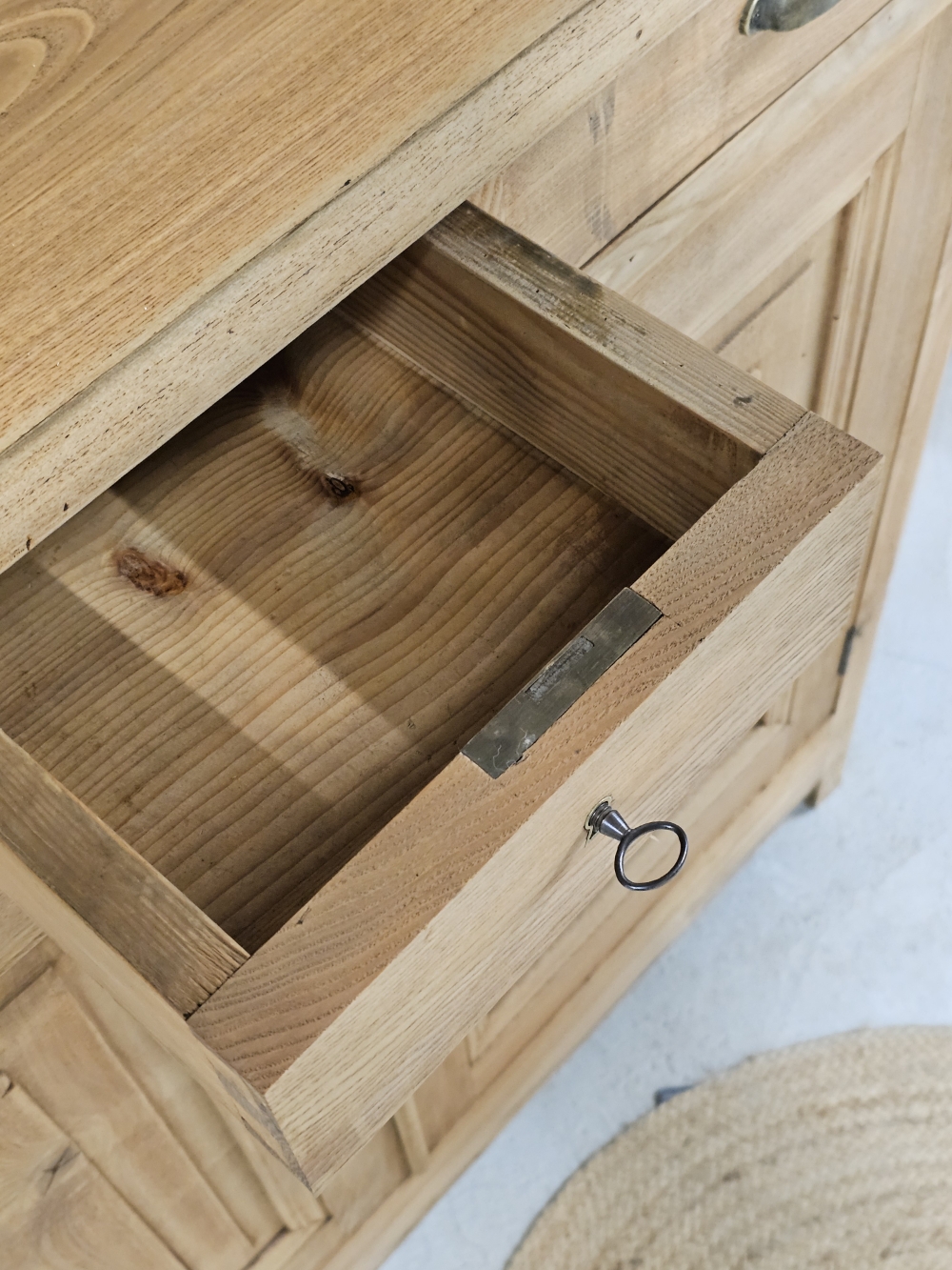 Buffet haut ancien en chêne massif – 3 tiroirs – Époque fin XIXᵉ siècle20260123_091744