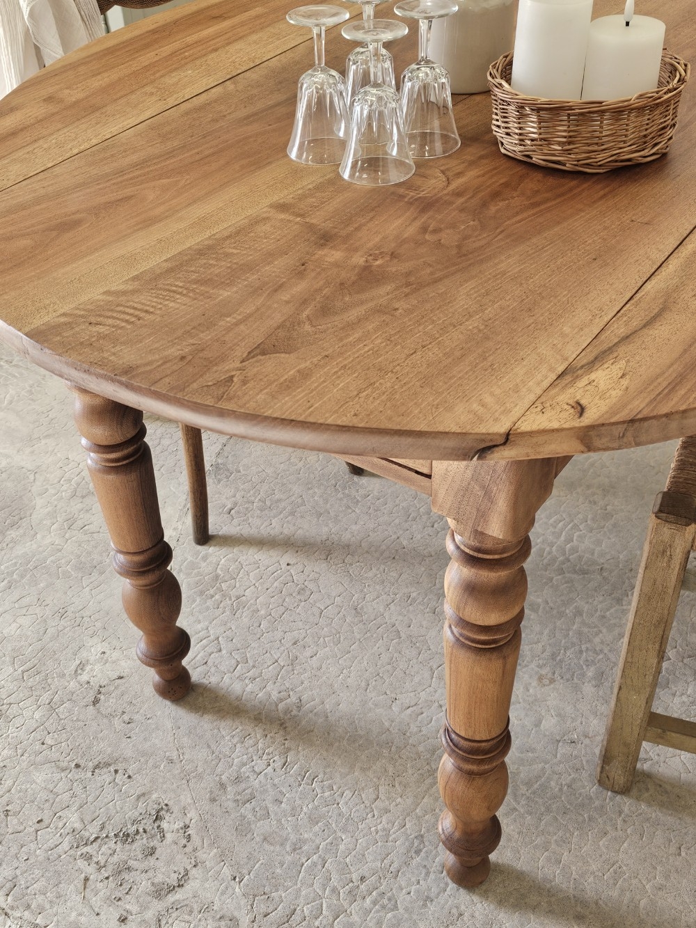 Table ovale ancienne en bois massif avec tiroir 20260201_112405(1)