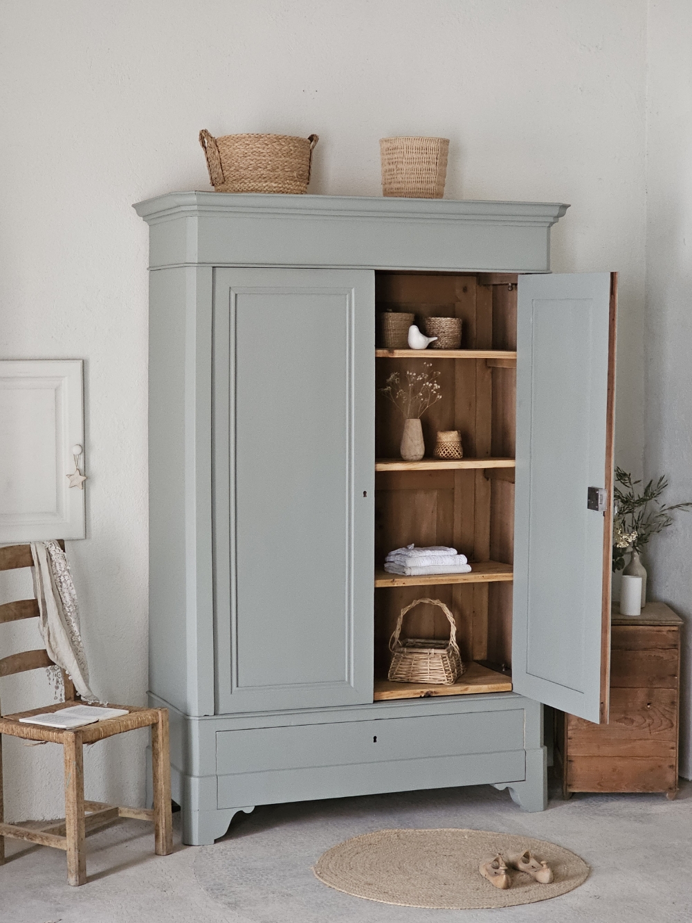 Armoire ancienne fin XIXe – Noyer &amp; sapin massif – Vert grisé20260217_150113