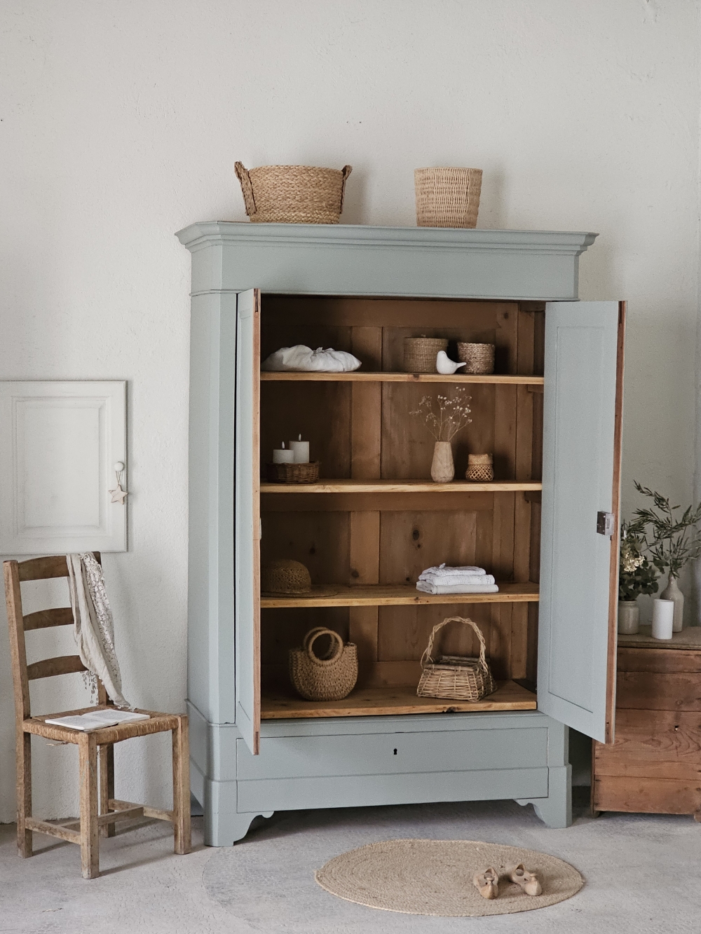 Armoire ancienne fin XIXe – Noyer &amp; sapin massif – Vert grisé20260217_150154