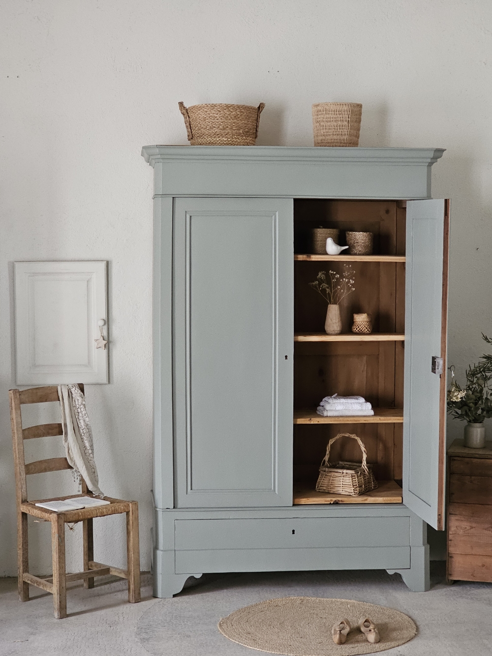 Armoire ancienne fin XIXe – Noyer &amp; sapin massif – Vert grisé20260217_150125